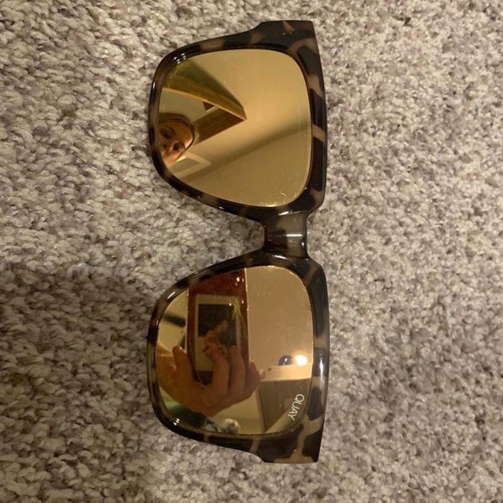 QUAY // ON THE PROWL rose gold